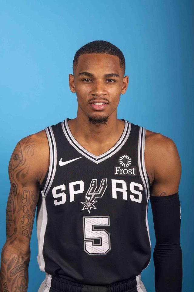 反而因為員 反而因為員