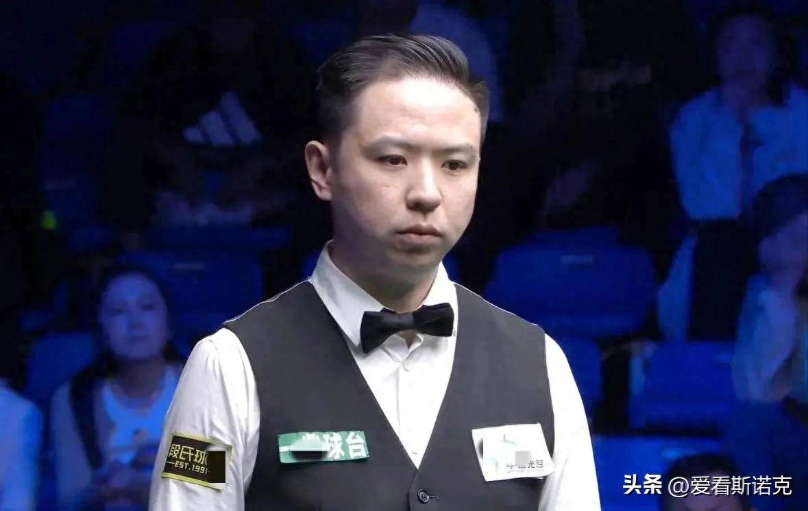 对中场球员 对中场球员